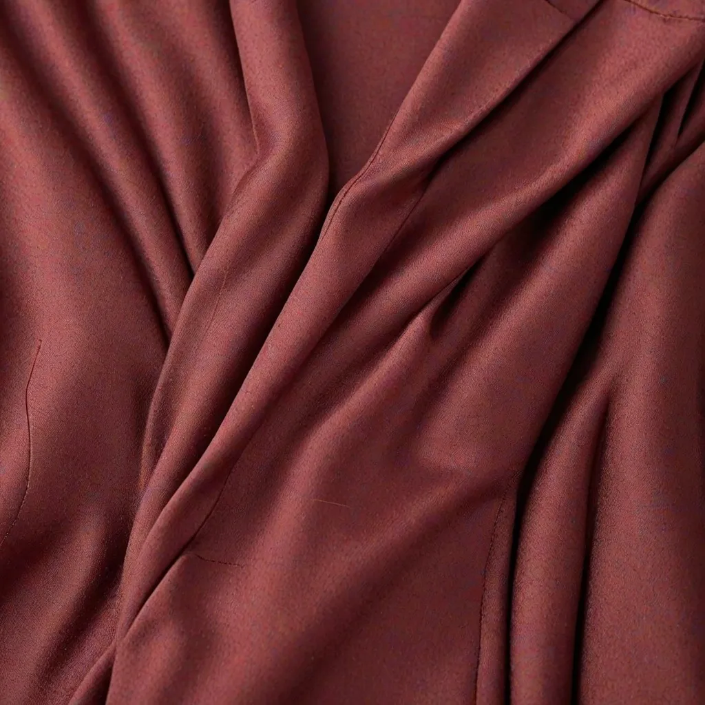 Jaki kolor pasuje do bordowego ubrania?